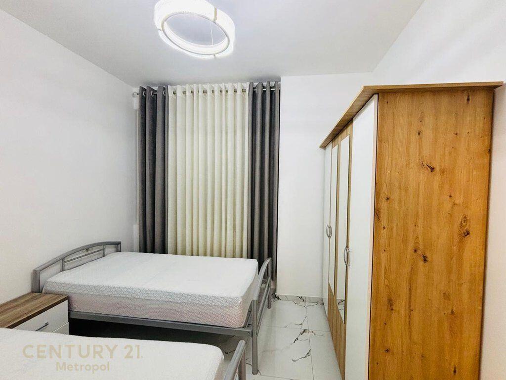 Apartament 2+1 tek Bulevardi Nene Tereza, Kamez