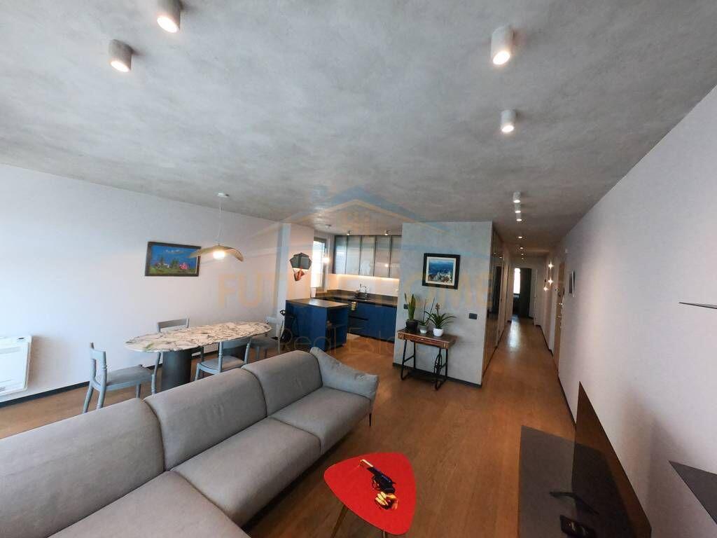 Qera, Apartament 3+1+2, Stadiumi Dinamo