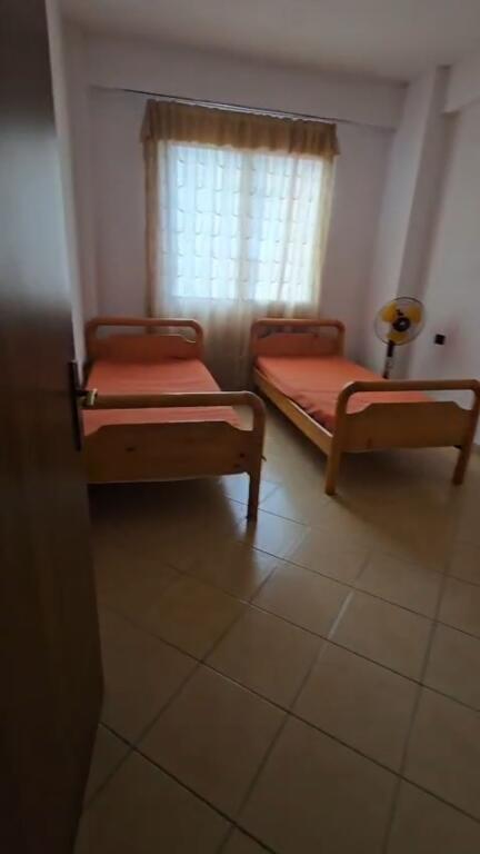 Jepet me qera apartament 2+1 ne Yzberisht prane Nela 6