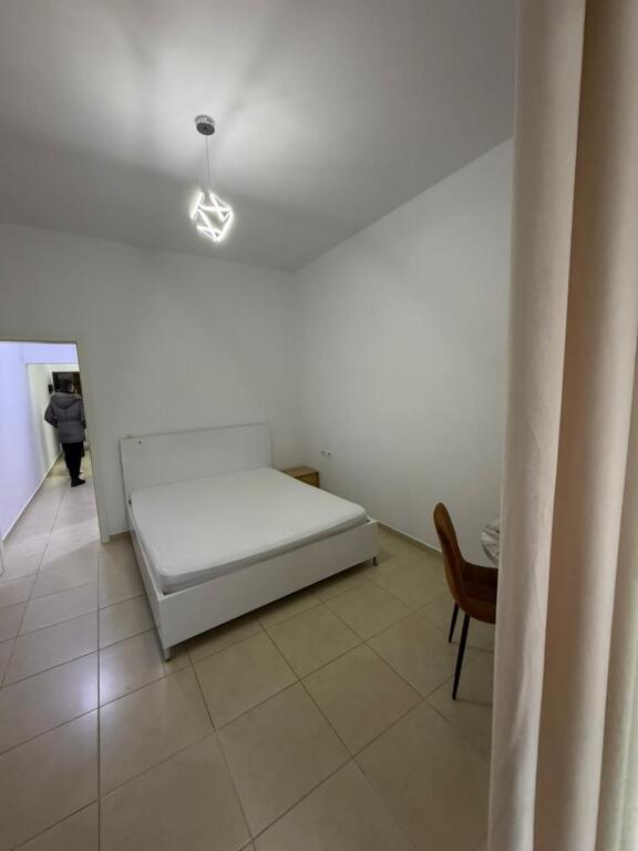 🏡 Jepet me qira apartament 1+1 – Vilat Gjermane💰 Çmimi: 40.000 lekë / muaj