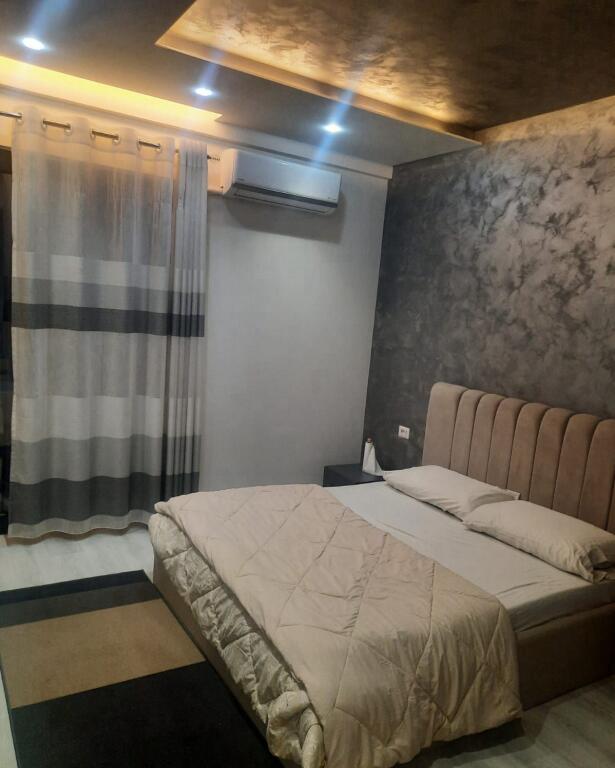 APARTAMENT ME QERA 2+1+2 FARMACIA 10 750 EURO