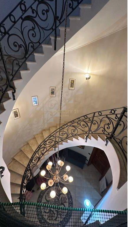 Villa iconica in vendita – Zona delle Ville Tedesche, Tirana!