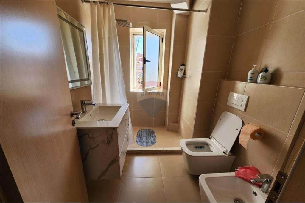 Apartament 1 +1 me. Qira te shkolla Baletit