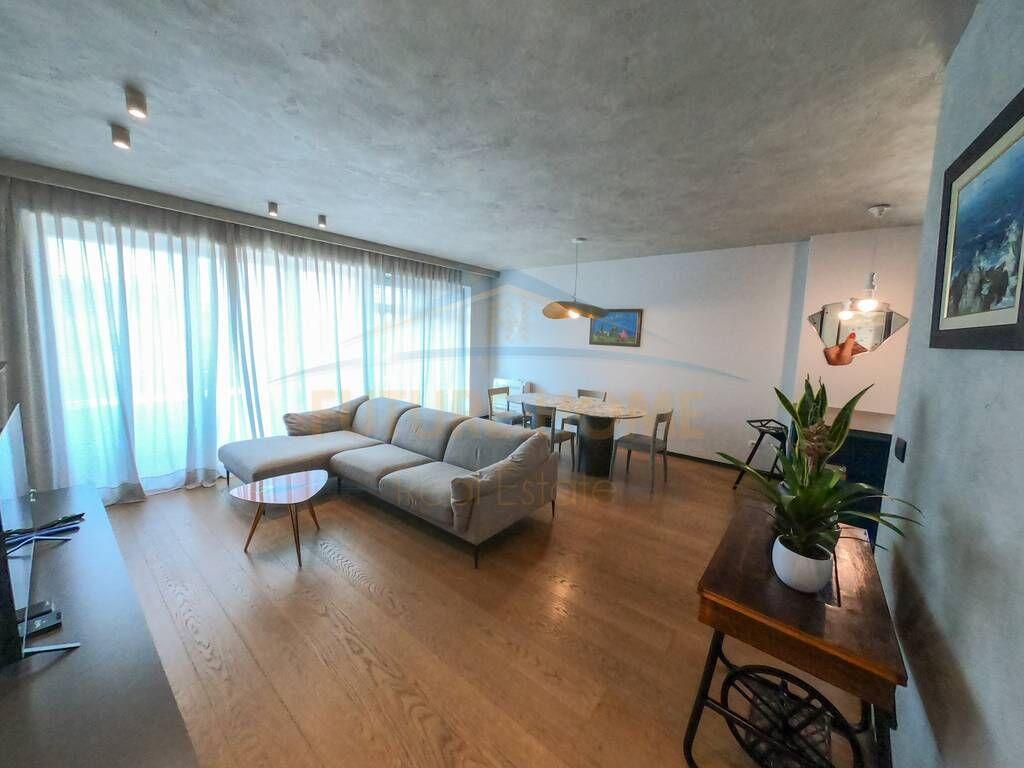 Qera, Apartament 3+1+2, Stadiumi Dinamo