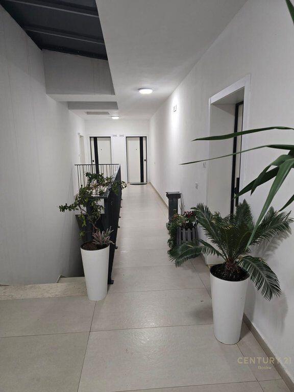 JAPIM ME QIRA APARTAMENT MODERN 2+1+2+ POST PARKIMI TE KOMPLEKSI FIORI DI BOSKO