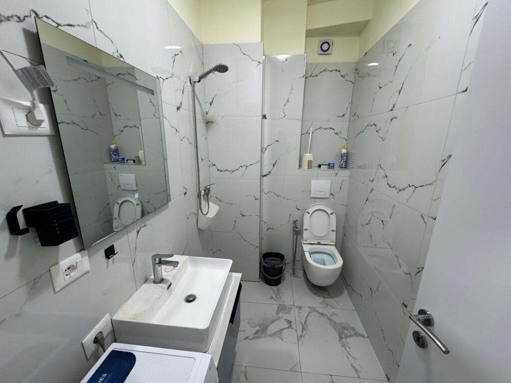 🏡 Affitto Appartamento 1+1 con Parcheggio 📍 Via 4 Martiri 📐 Superficie: 69 m² 🏢 Palazzo nuovo ⬆️ Piano: 2 🚗 Parcheggio incluso 💰 Prezzo: 700💶/mese