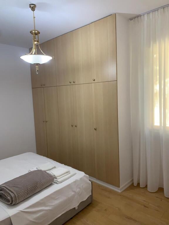 Shitet Apartament 2+1 – Liqeni i Thatë 🌿