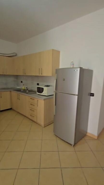 Jepet me qera apartament 2+1 ne Yzberisht prane Nela 6