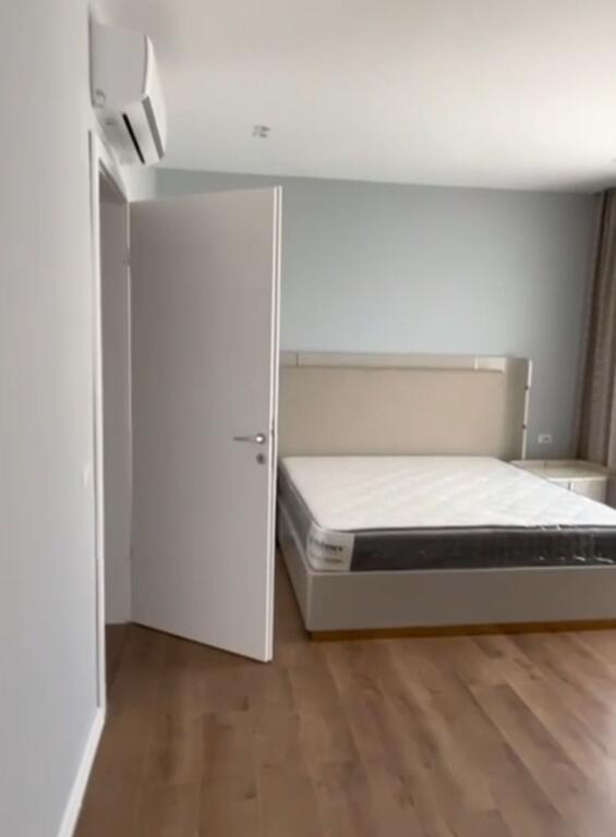 Jepet me qera apartament 2+1+2+ parkim, Liqeni i Thate