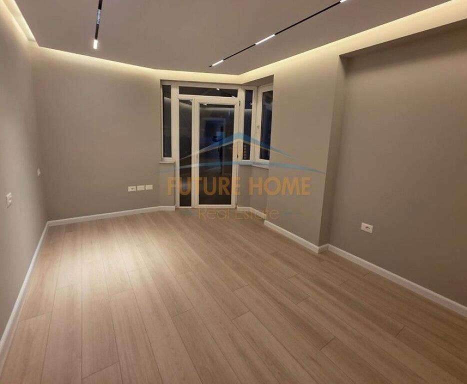 For sale, 2+1+2 apartment with veranda, near the Old Exhibition, Tirana..