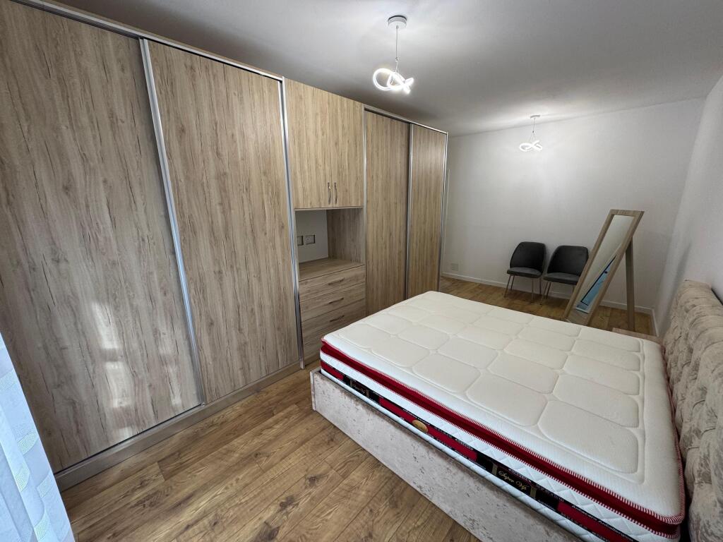 🏠 Jepet me qera apartament 2+1+2  ✨ E mobiluar 📐 Sipërfaqe:  100 m² 🏢 Kati i 4  📍 Adresa: Prcelan Perball Tv Klan  💰 Çmimi:  60,000 lek  📞 Për më shumë informacion, kontakto!
