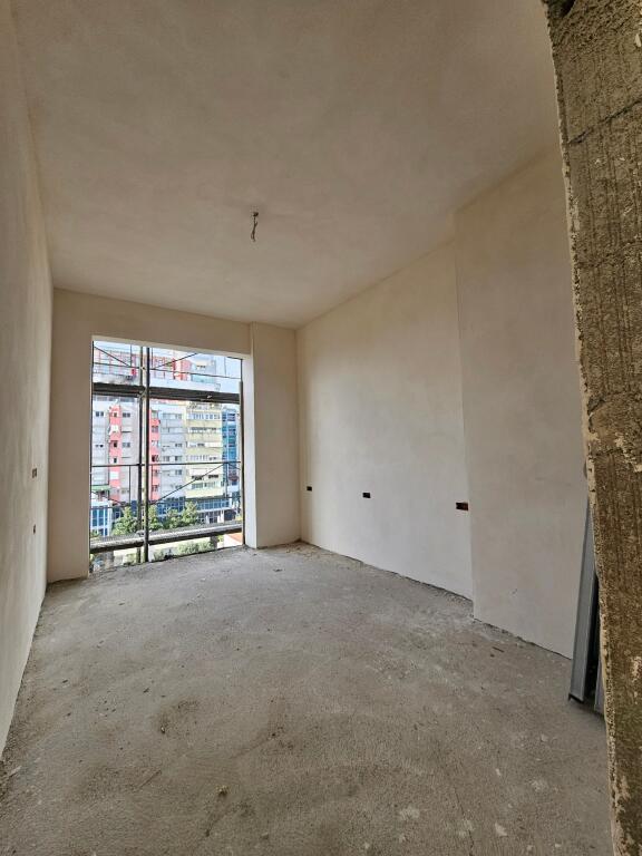 In vendita 2+1+2wc &amp; Balcone + posto auto  📍 Fusha e Aviacionit *( 170.000 Euro )* - Laprake | In fase di costruzione, termina in 7 mesi. Piano 4