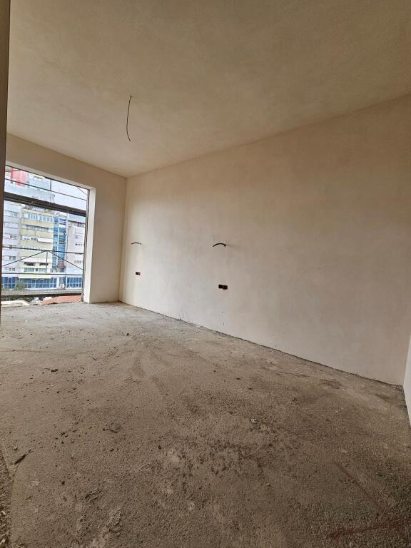 In vendita 2+1+2wc &amp; Balcone + posto auto  📍 Fusha e Aviacionit *( 170.000 Euro )* - Laprake | In fase di costruzione, termina in 7 mesi. Piano 4