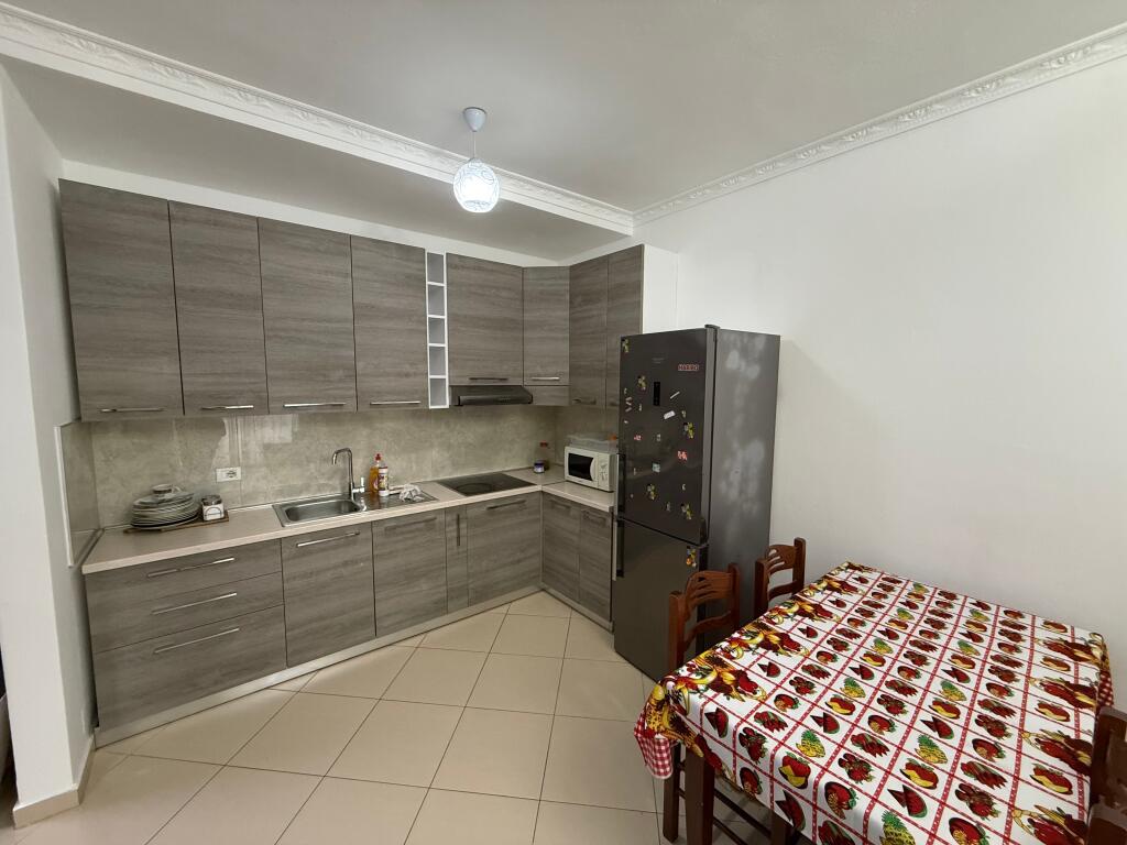 📣 QERA Apartament 1+1 Me Ballkon 📍 Kompleksi Golden Park, Perballe Spitalit Amerikan 💶 45.000 Leke/Muaj✨
