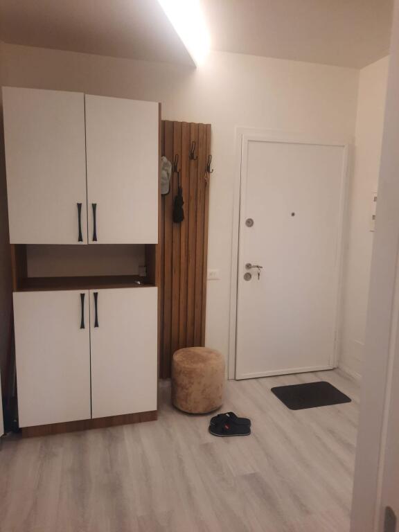 🏠 Jepet me qera apartament 2+1+2 📍 Rruga e Dibrës – Kompleksi Arlis💶 Çmimi: 750 € / muaj