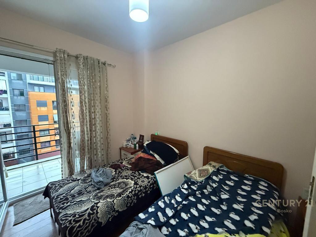 Shitet apartament 2+1 në Astir, pranë Bar Artistit