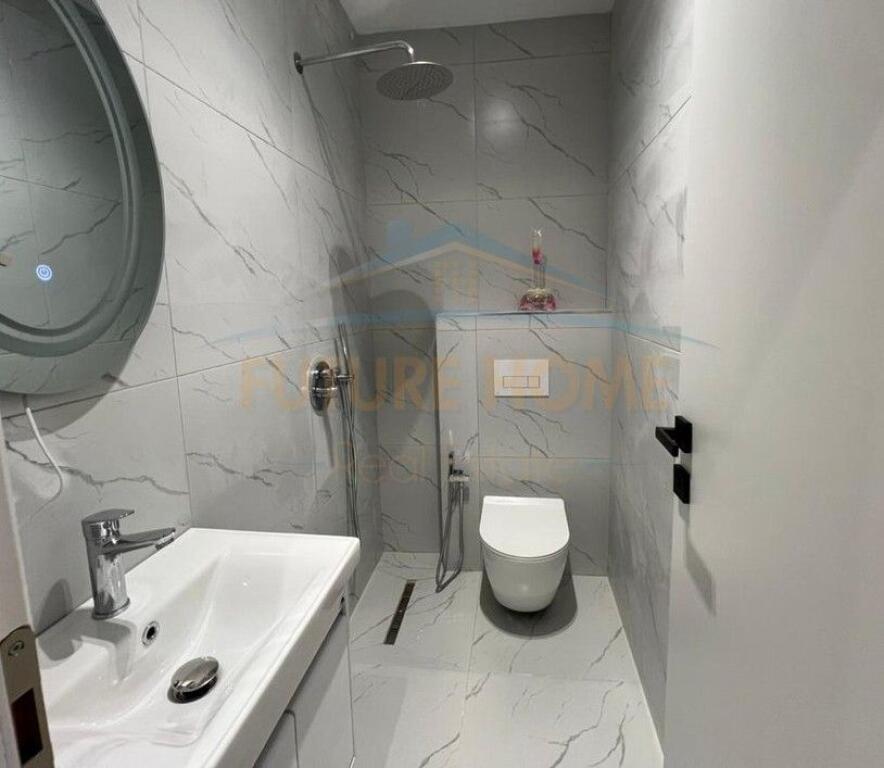 In vendita, Appartamento 1+1, Komuna e Parisit, Tirana.