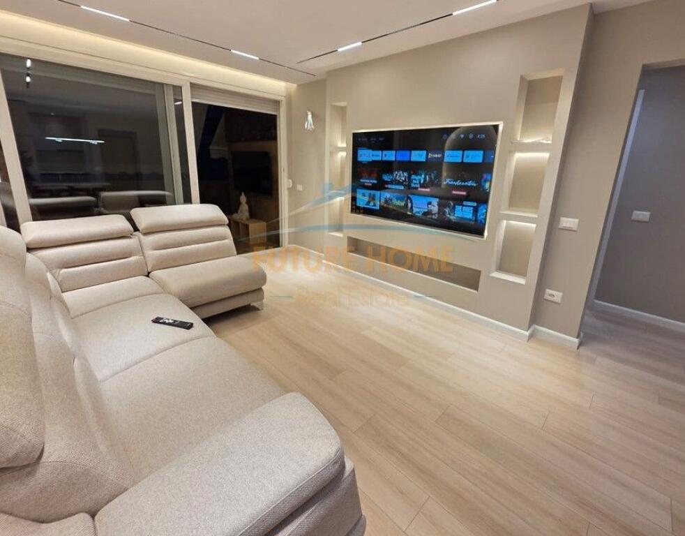 For sale, 2+1+2 apartment with veranda, near the Old Exhibition, Tirana..