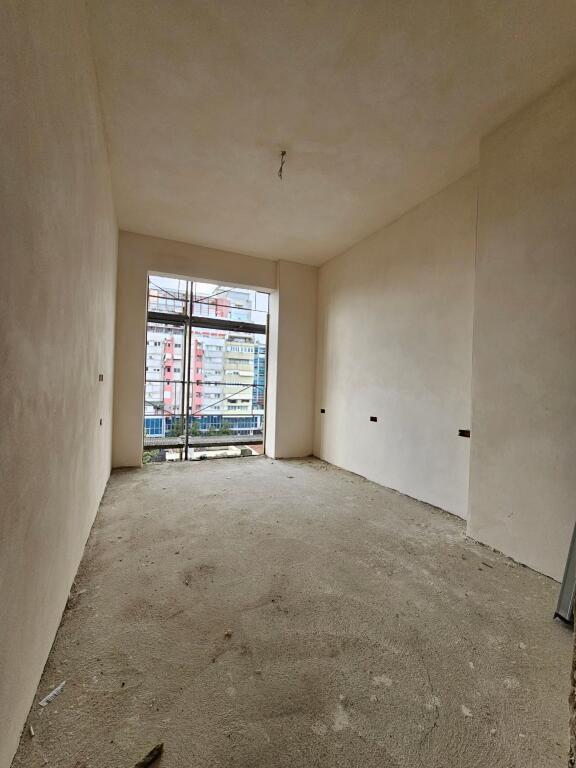 In vendita 2+1+2wc &amp; Balcone + posto auto  📍 Fusha e Aviacionit *( 170.000 Euro )* - Laprake | In fase di costruzione, termina in 7 mesi. Piano 4