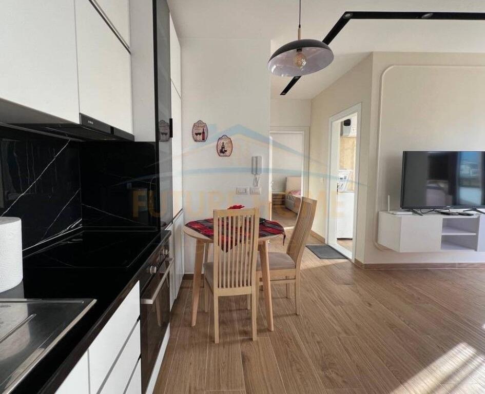 Qera, Apartament 1+1+POST PARKIMI, Rruga e Barrikadave, Tiranë.