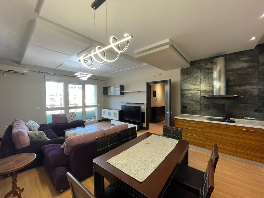 Apartament 2+1+ garderobe per shitje ne Astir