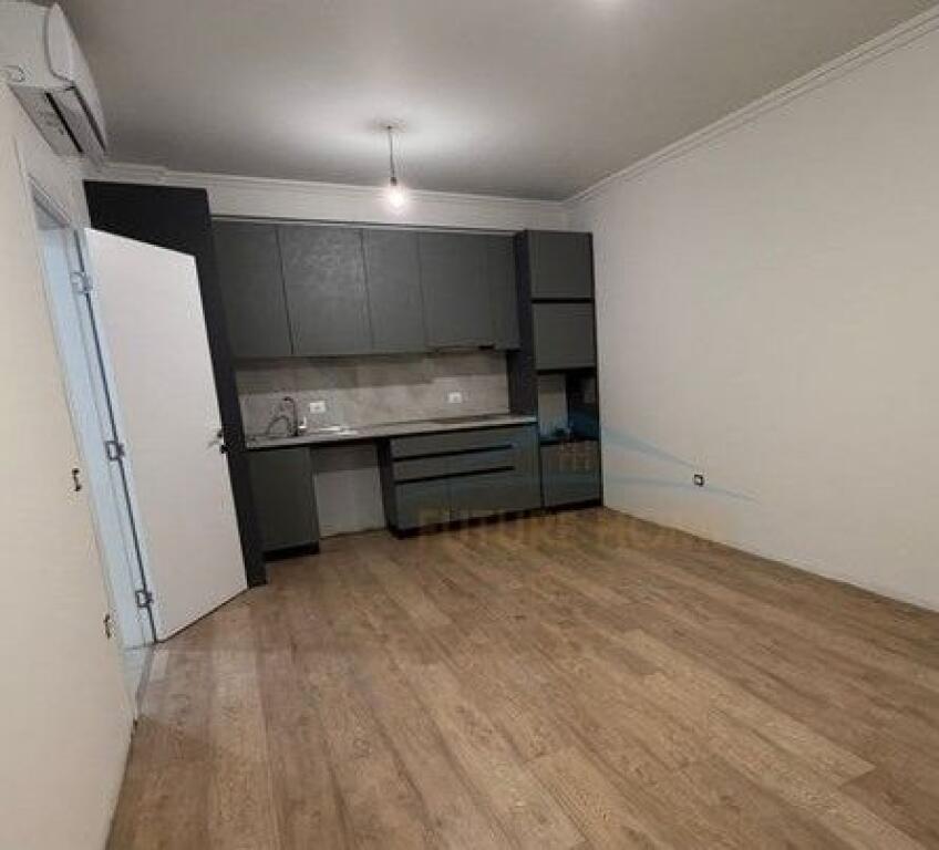 Office space for rent at the Paris Municipality.
