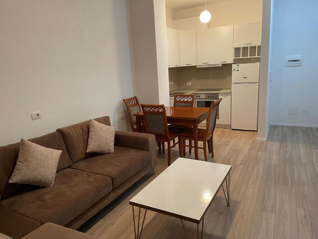 Affittasi appartamento 1+1, arredato, secondo piano con ascensore in via Siri Kodra