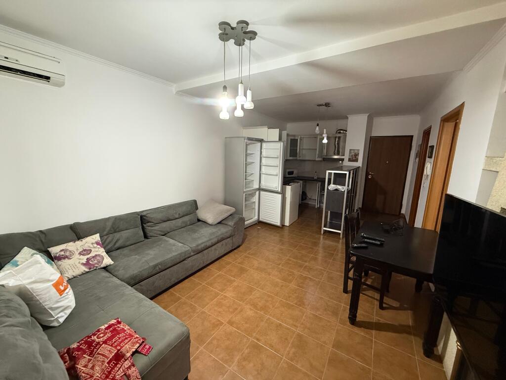 📣 QERA Apartament 1+1 📍 Prane Kompleksit Grand Gallery, Yzberisht ✨   🏢 Ndertim i Ri  🛋️ Totalisht i Mobiluar   💶 Cmimi 40.000 Leke