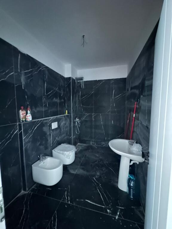 APARTAMENT ME QERA 2+1+post parkimi