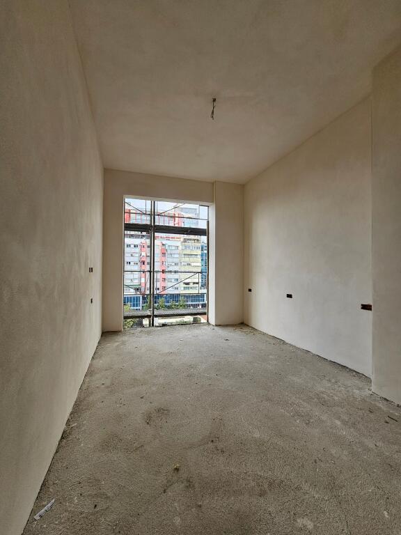 In vendita 2+1+2wc &amp; Balcone + posto auto  📍 Fusha e Aviacionit *( 170.000 Euro )* - Laprake | In fase di costruzione, termina in 7 mesi. Piano 4