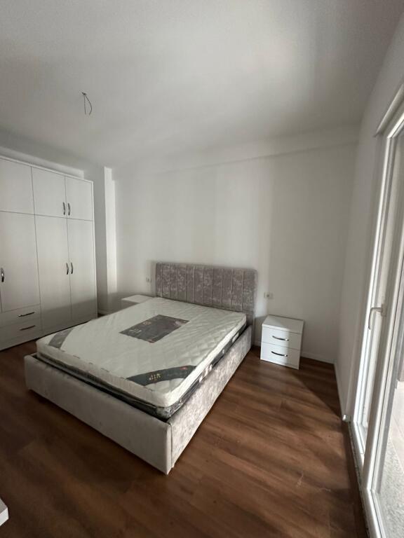 APARTAMENT ME QERA 2+1+post parkimi