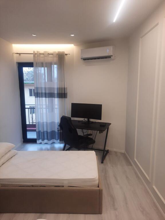 🏠 Jepet me qera apartament 2+1+2 📍 Rruga e Dibrës – Kompleksi Arlis💶 Çmimi: 750 € / muaj