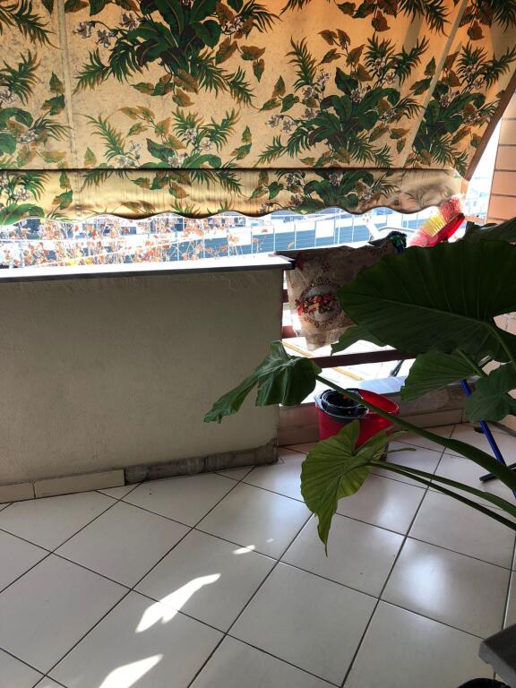 Appartamento 2+2 bagni+1 balcone al bar artisti ad Astir