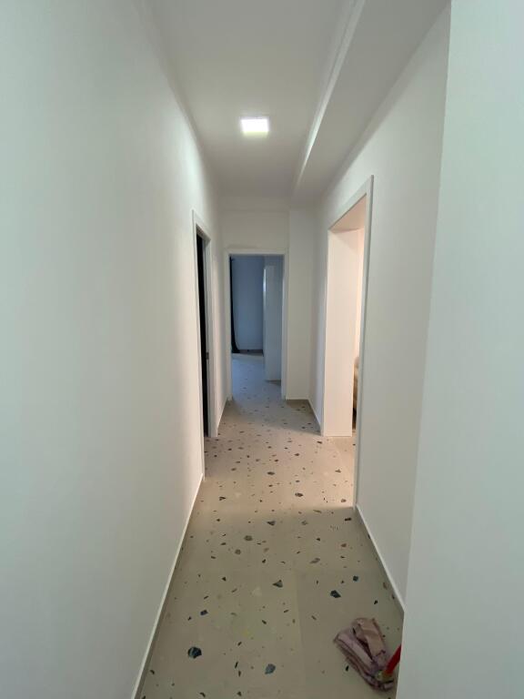 Vendesi in vendita Appartamento 3+1+2 Quartiere 17 a Durazzo