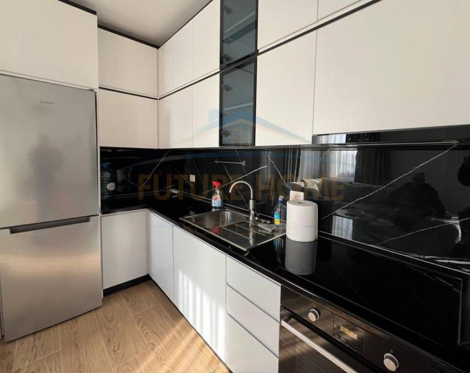 Qera, Apartament 1+1+POST PARKIMI, Rruga e Barrikadave, Tiranë.