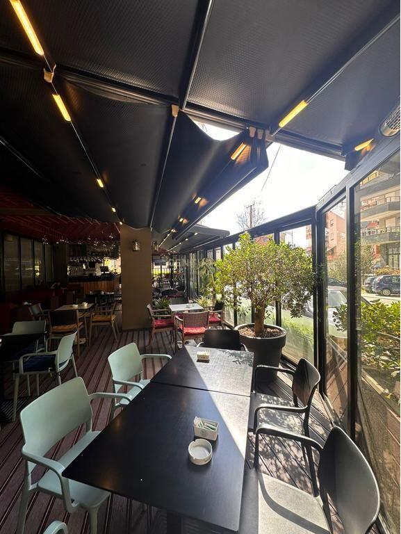 Affittasi locale di 451m² sul lato dell'asse stradale, a 200 m sopra il ristorante FRESKU