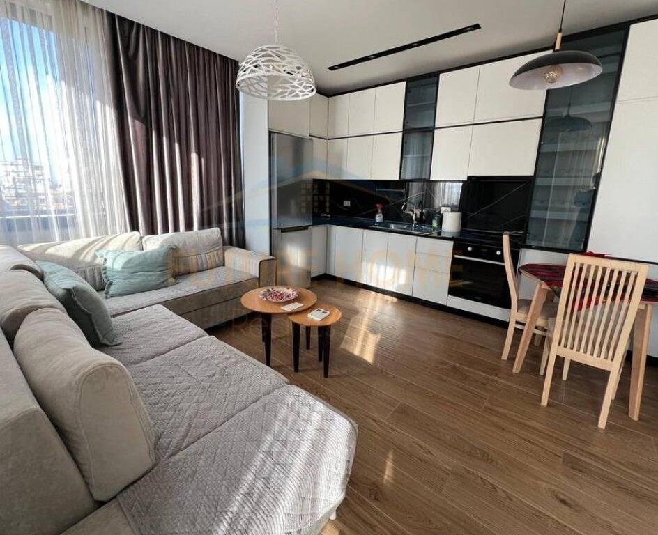 Qera, Apartament 1+1+POST PARKIMI, Rruga e Barrikadave, Tiranë.