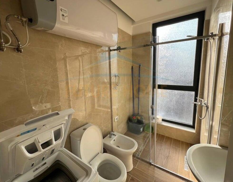 Qera, Apartament 1+1+POST PARKIMI, Rruga e Barrikadave, Tiranë.