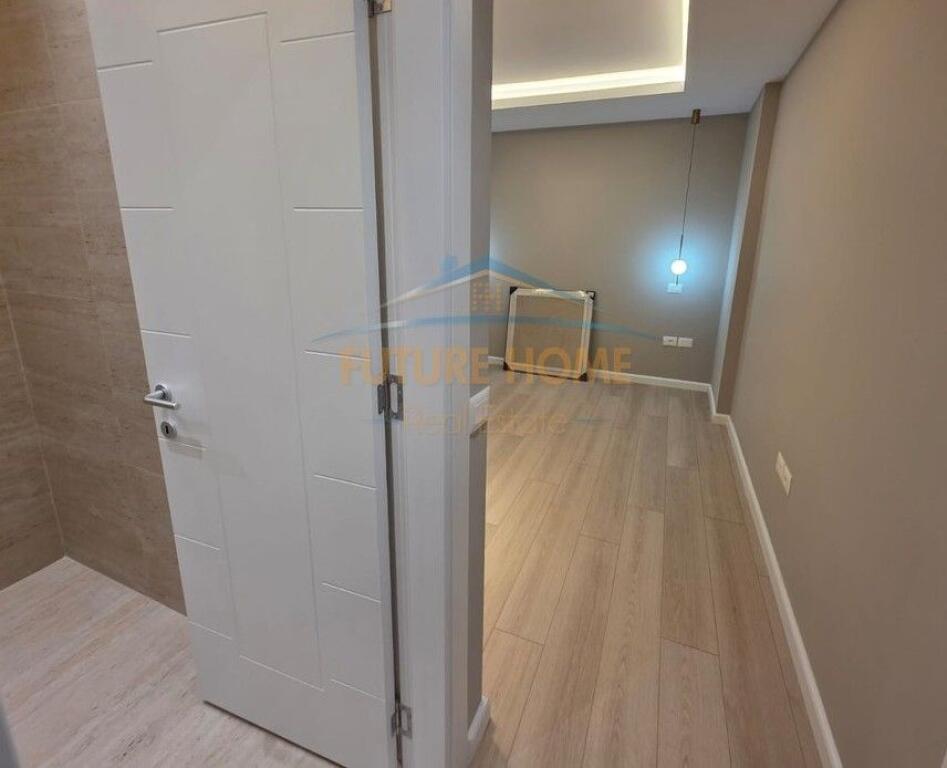 For sale, 2+1+2 apartment with veranda, near the Old Exhibition, Tirana..