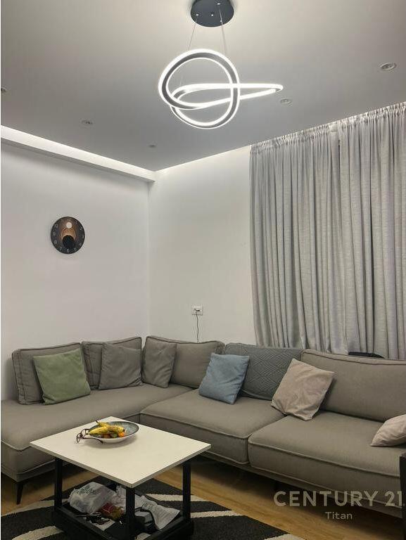 Apartament 2+1 per qira te ish fusha e aviacionit.