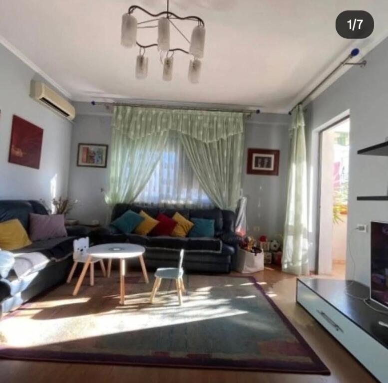 VENDESI APPARTAMENTO 2+1 VICINO A VIA KOSOVAREVE