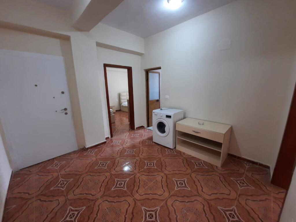 Vendesi in vendita appartamento 2+1 vicino alla scuola di musica di Durazzo