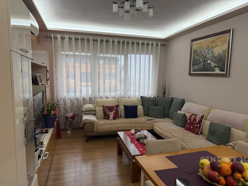 Shitet apartament 2+1 në Astir, pranë Bar Artistit