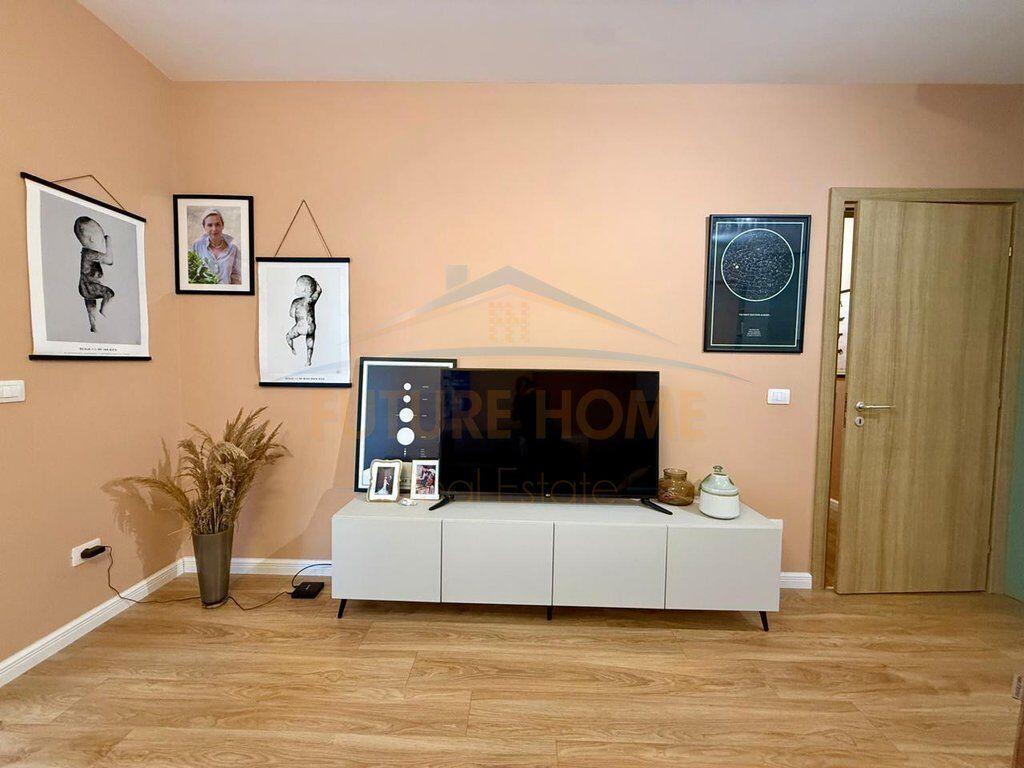 Shitet apartament 2+1+2 Rruga e Barrikadave
