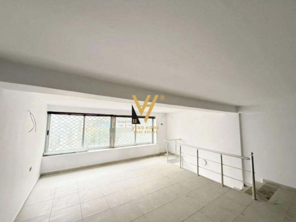 VENDITA UNITA' COMMERCIALE A MISTO MAME, PALAZZI CABEJ 160.000 EURO