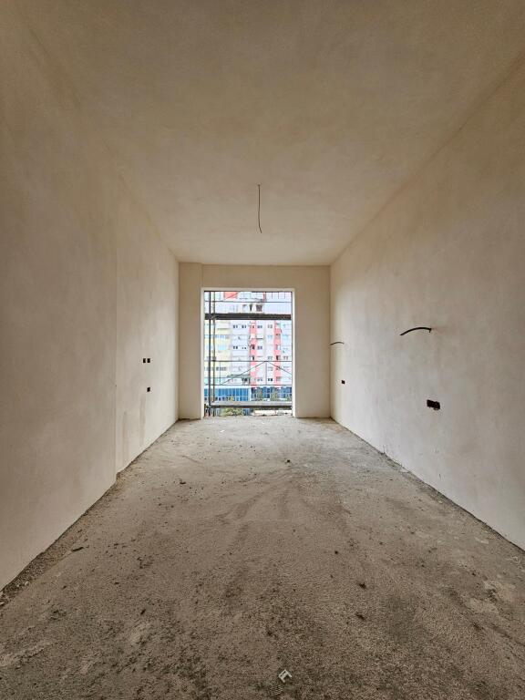 In vendita 2+1+2wc &amp; Balcone + posto auto  📍 Fusha e Aviacionit *( 170.000 Euro )* - Laprake | In fase di costruzione, termina in 7 mesi. Piano 4