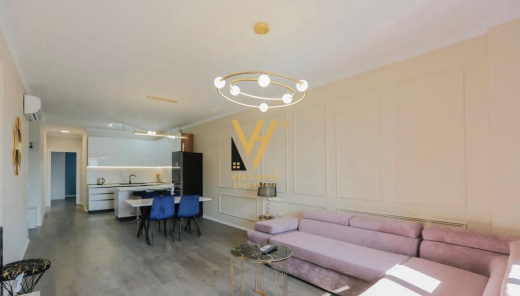 JEPET APARTAMENT 2+1+2+2BLK ME QIRA TE KOMUNA E PARISIT 1.300 EURO