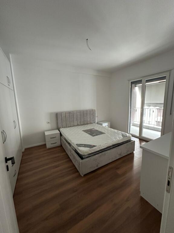 APARTAMENT ME QERA 2+1+post parkimi