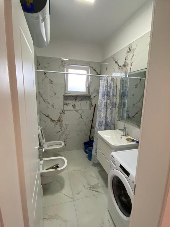 Vendesi in vendita Appartamento 3+1+2 Quartiere 17 a Durazzo