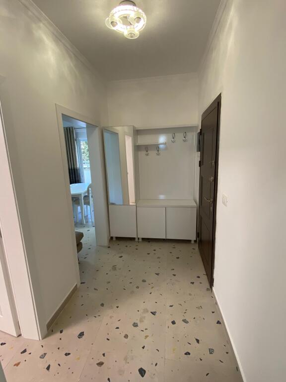 Vendesi in vendita Appartamento 3+1+2 Quartiere 17 a Durazzo
